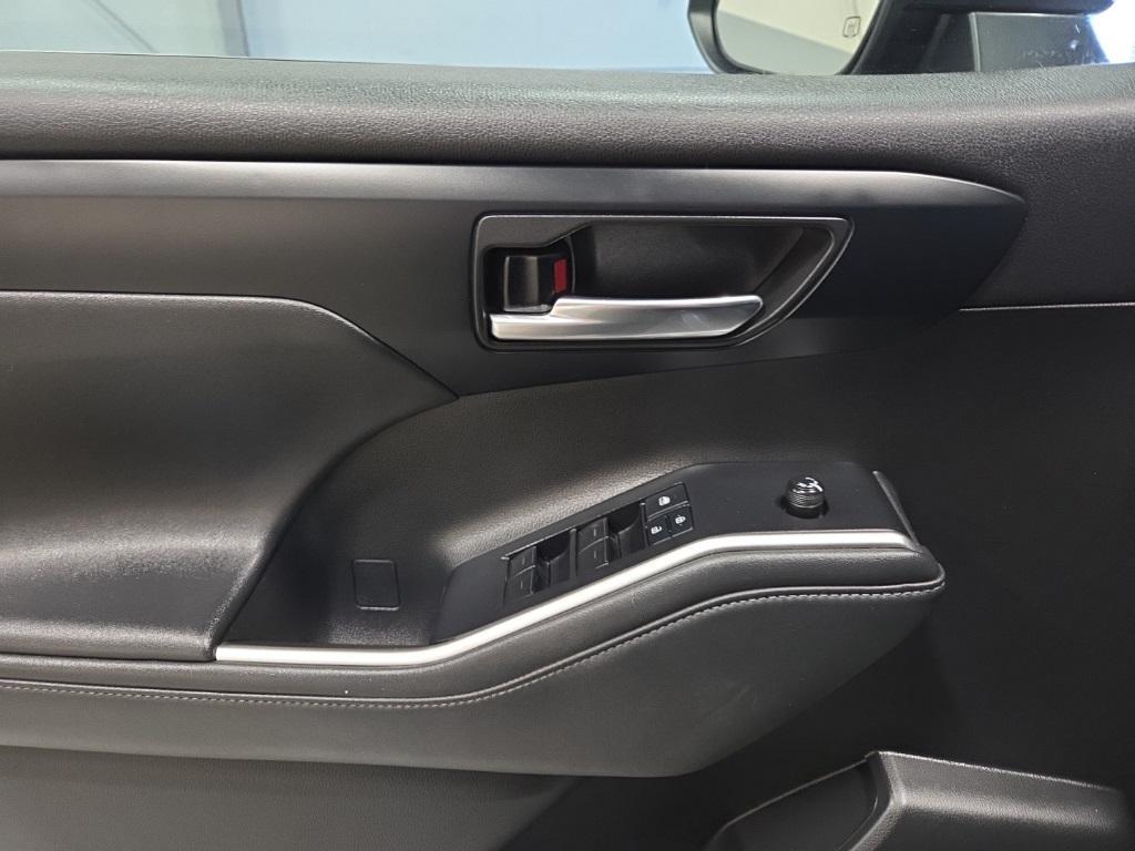 used 2022 Toyota Highlander Hybrid car, priced at $30,834