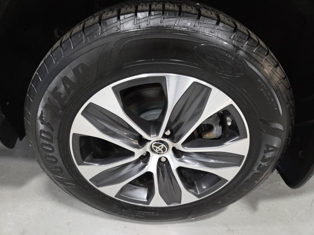 used 2022 Toyota Highlander Hybrid car, priced at $30,834