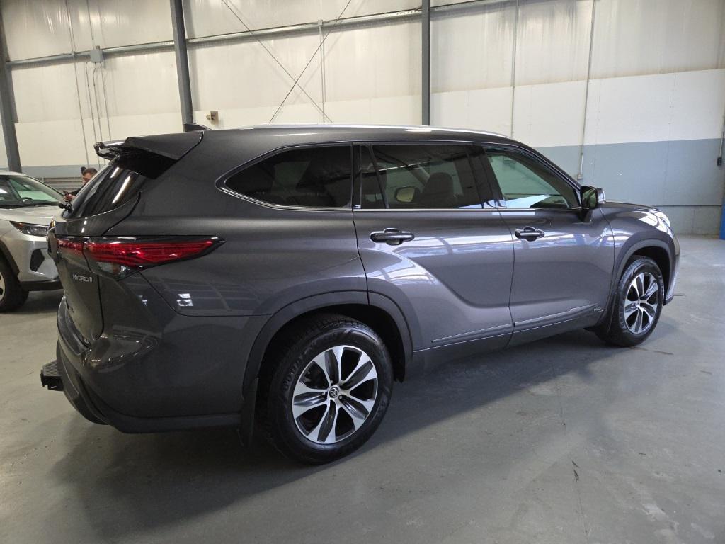 used 2022 Toyota Highlander Hybrid car, priced at $30,834