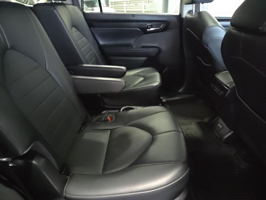 used 2022 Toyota Highlander Hybrid car, priced at $30,834