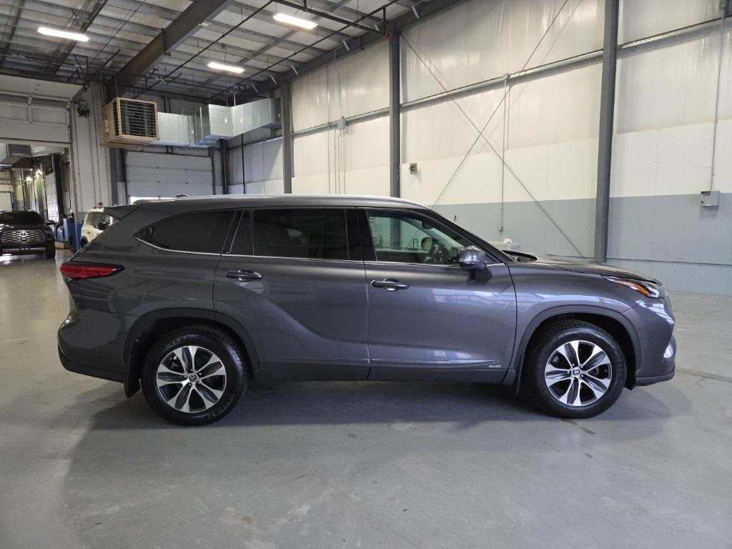 used 2022 Toyota Highlander Hybrid car, priced at $30,834