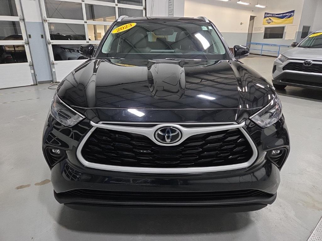 used 2023 Toyota Highlander car, priced at $31,300