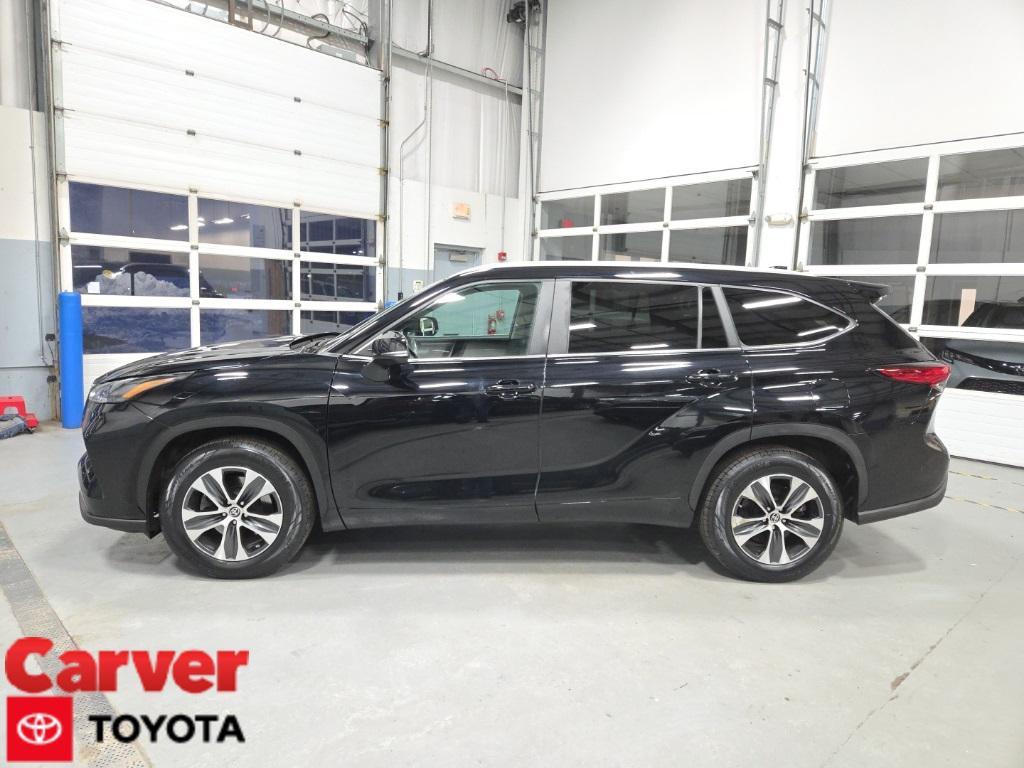 used 2023 Toyota Highlander car, priced at $31,300