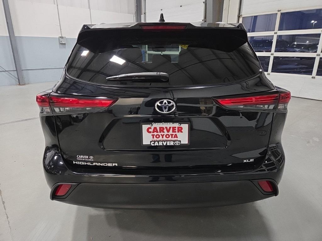used 2023 Toyota Highlander car, priced at $31,300
