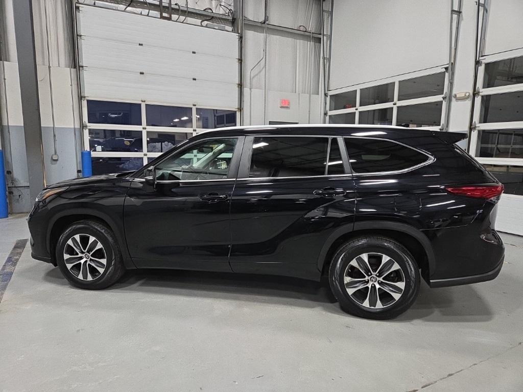 used 2023 Toyota Highlander car, priced at $31,300