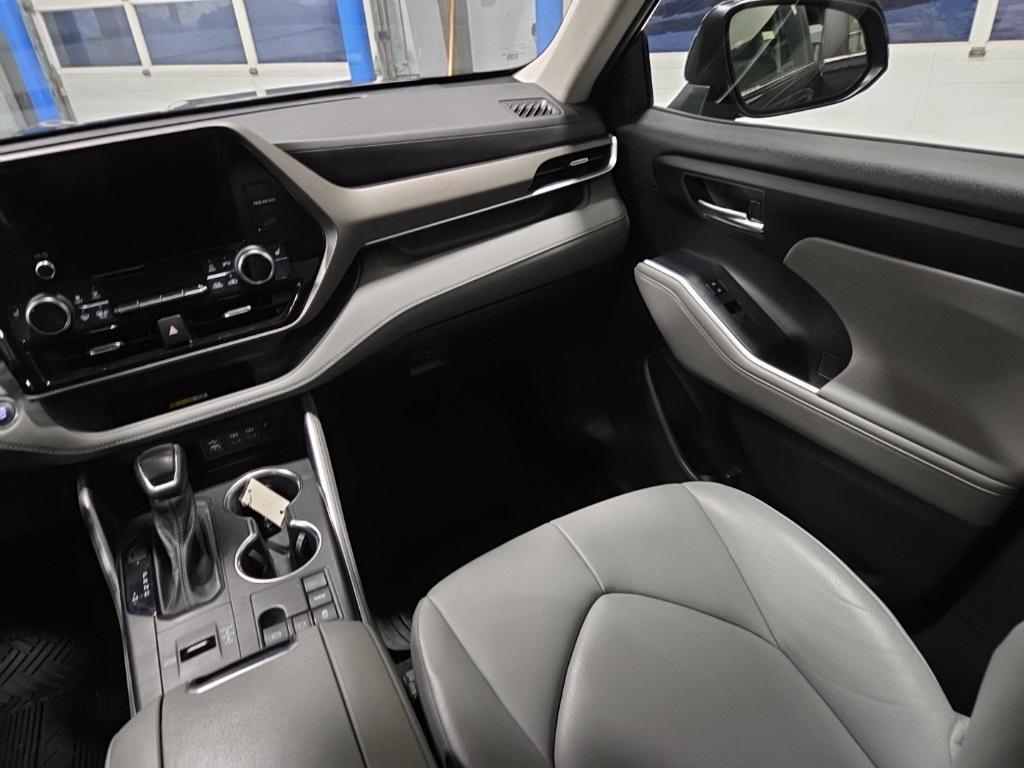used 2023 Toyota Highlander car, priced at $31,300