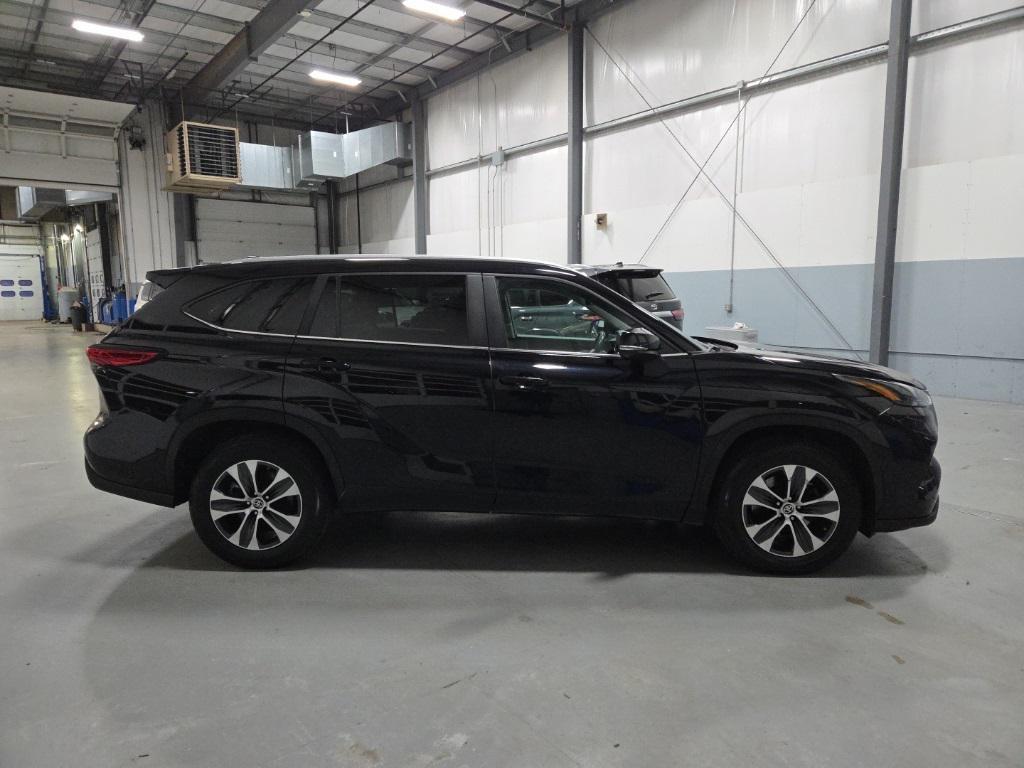 used 2023 Toyota Highlander car, priced at $31,300