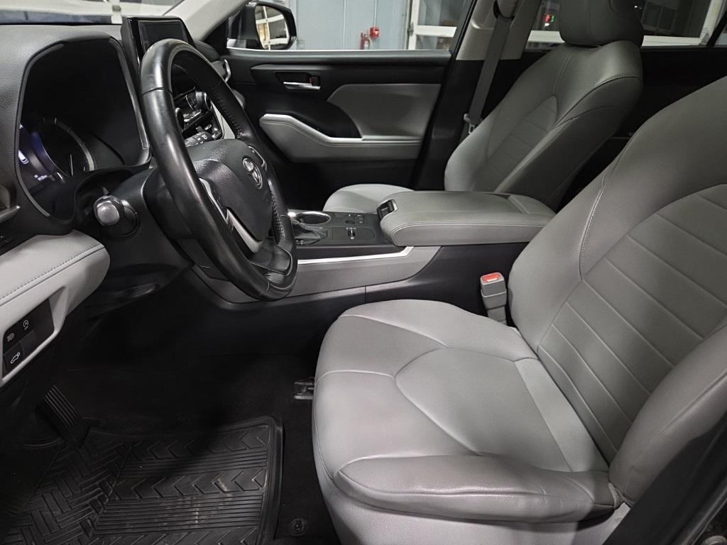 used 2023 Toyota Highlander car, priced at $31,300