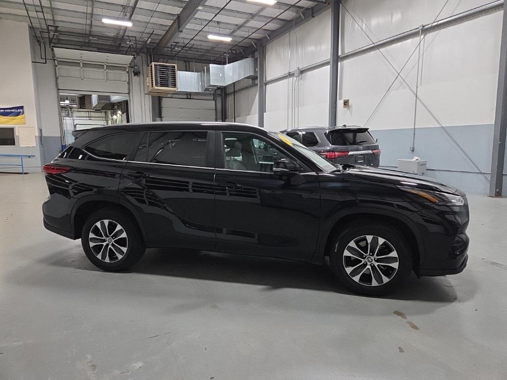 used 2023 Toyota Highlander car, priced at $31,300