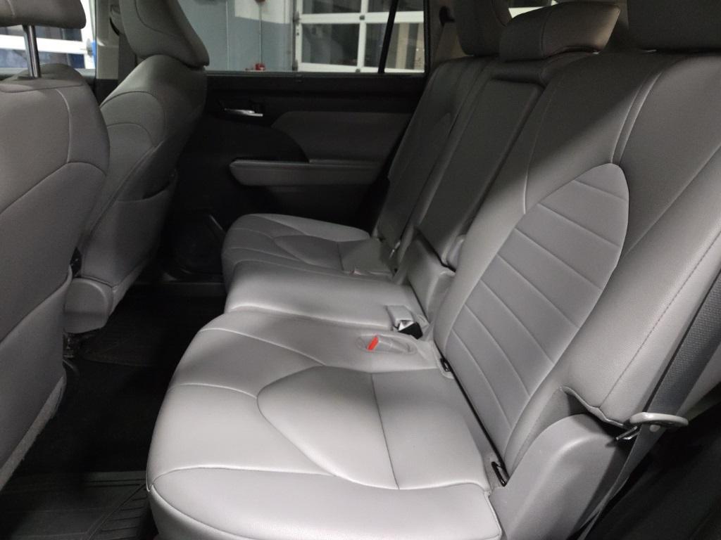 used 2023 Toyota Highlander car, priced at $31,300