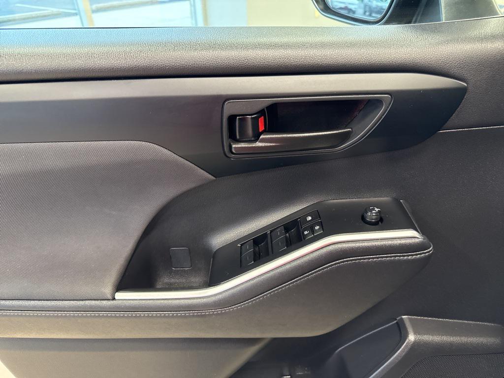 used 2023 Toyota Highlander car, priced at $30,685