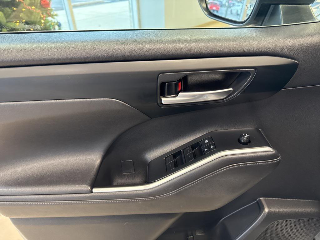 used 2020 Toyota Highlander car, priced at $23,429