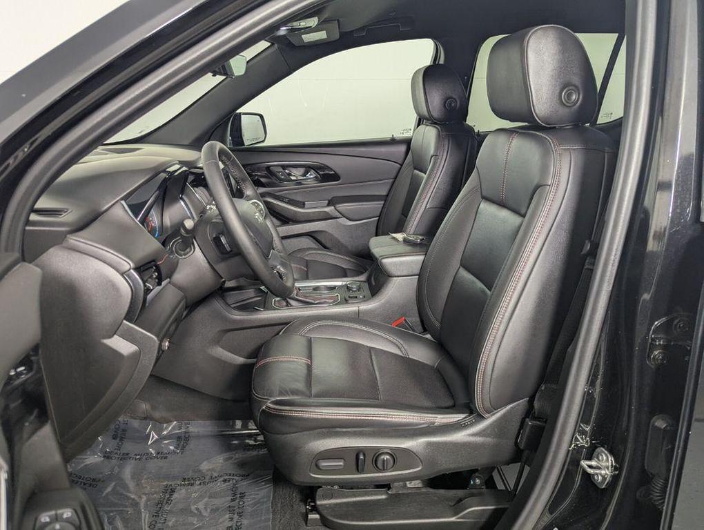 used 2023 Chevrolet Traverse car, priced at $13,991
