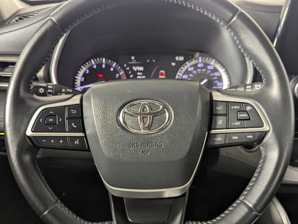 used 2022 Toyota Highlander car, priced at $34,995