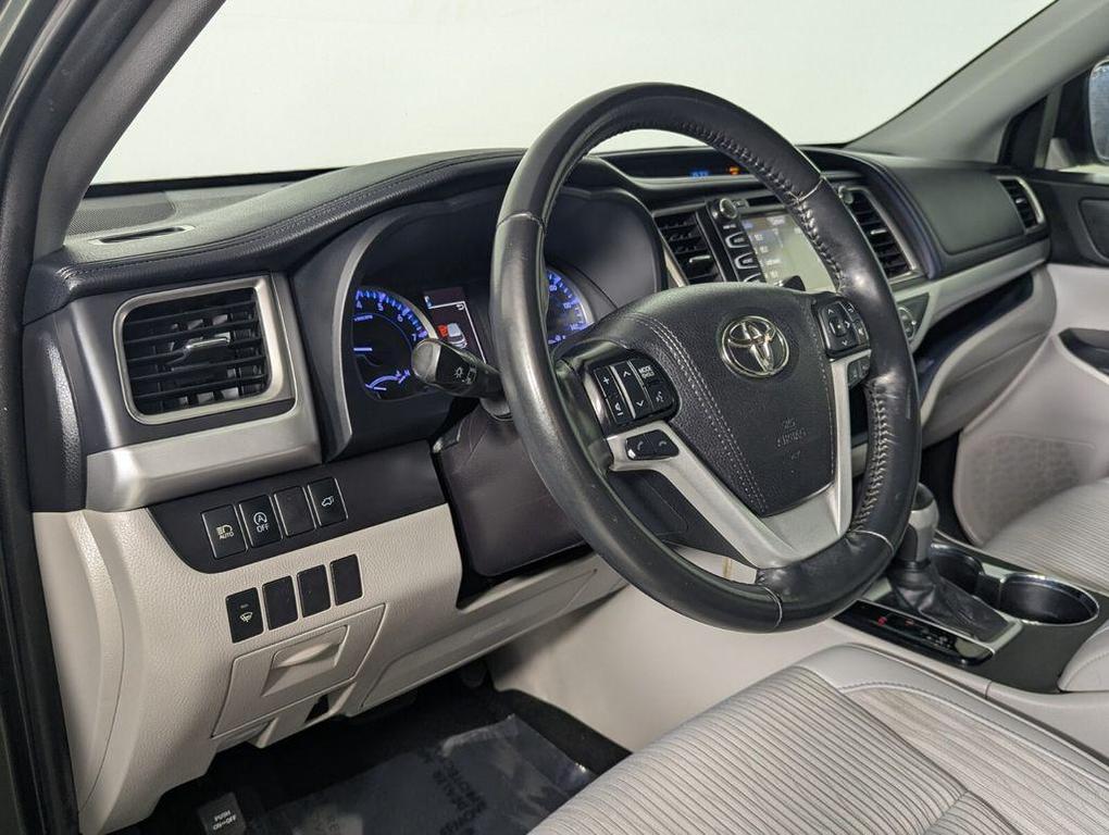 used 2019 Toyota Highlander car, priced at $21,875