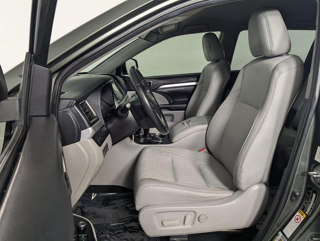 used 2019 Toyota Highlander car, priced at $21,875