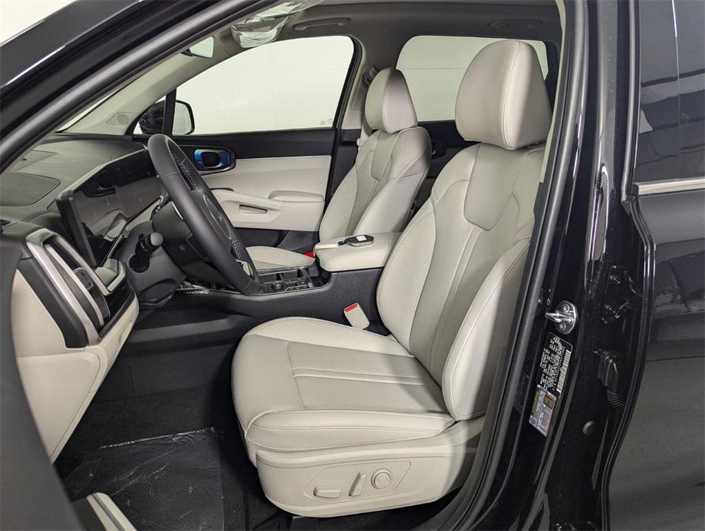 new 2025 Kia Sorento car, priced at $38,553
