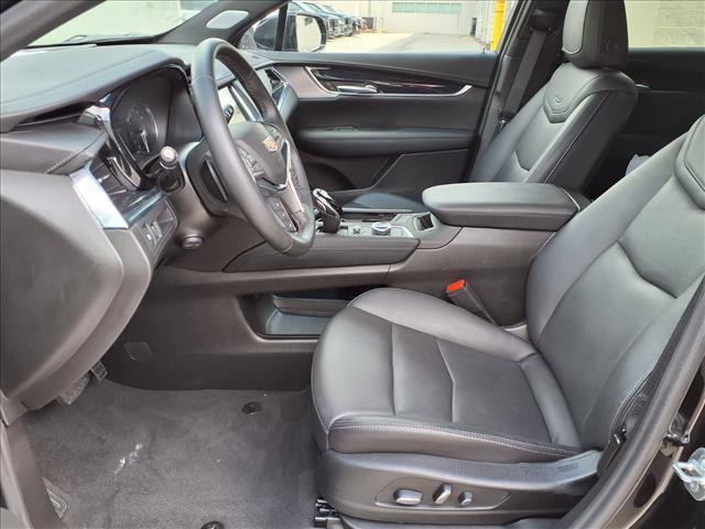 used 2025 Cadillac XT5 car, priced at $43,670