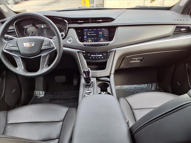 used 2025 Cadillac XT5 car, priced at $37,070