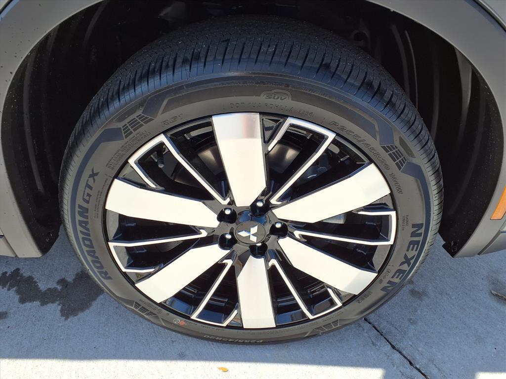 new 2026 Mitsubishi Outlander car, priced at $41,716