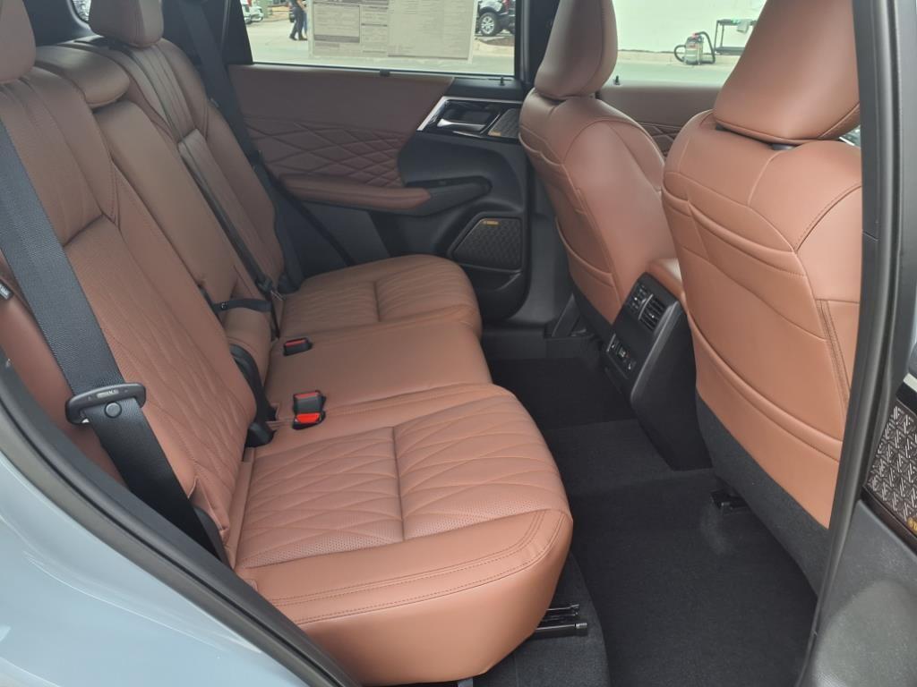 new 2025 Mitsubishi Outlander car, priced at $46,146
