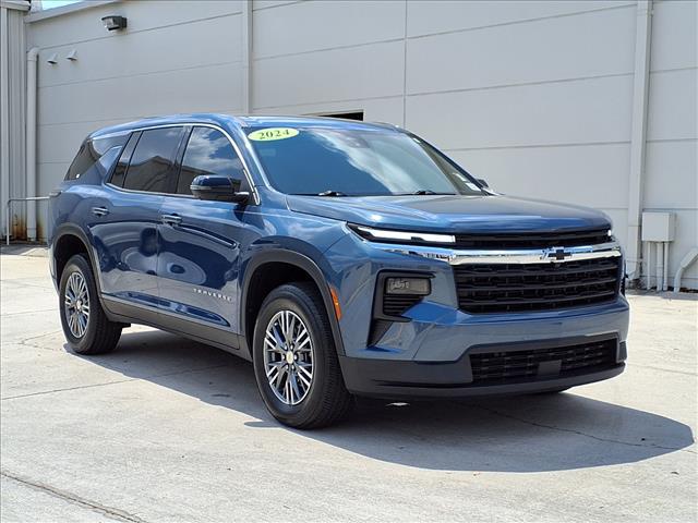 used 2024 Chevrolet Traverse car, priced at $32,998