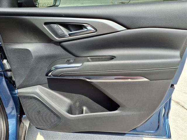 used 2024 Chevrolet Traverse car, priced at $32,998