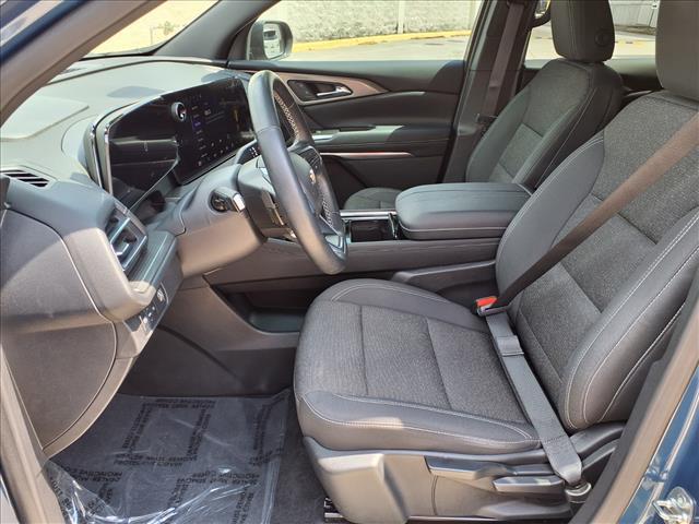 used 2024 Chevrolet Traverse car, priced at $32,998