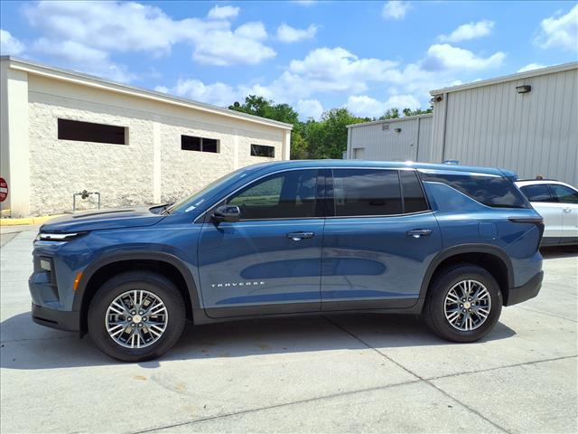 used 2024 Chevrolet Traverse car, priced at $32,998
