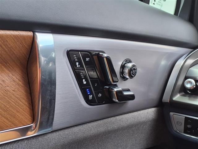 new 2026 Cadillac VISTIQ car, priced at $93,590