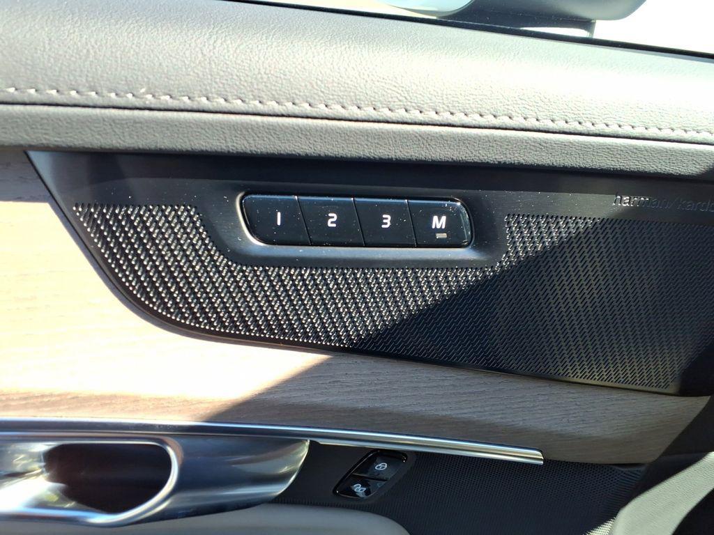 new 2026 Volvo XC90 Plug-In Hybrid car, priced at $79,375