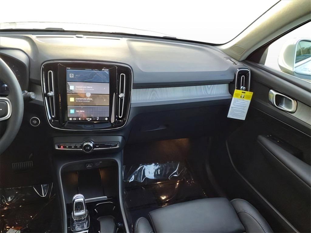 new 2025 Volvo XC40 car, priced at $34,984