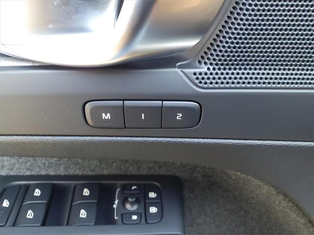 new 2025 Volvo XC40 car, priced at $34,984