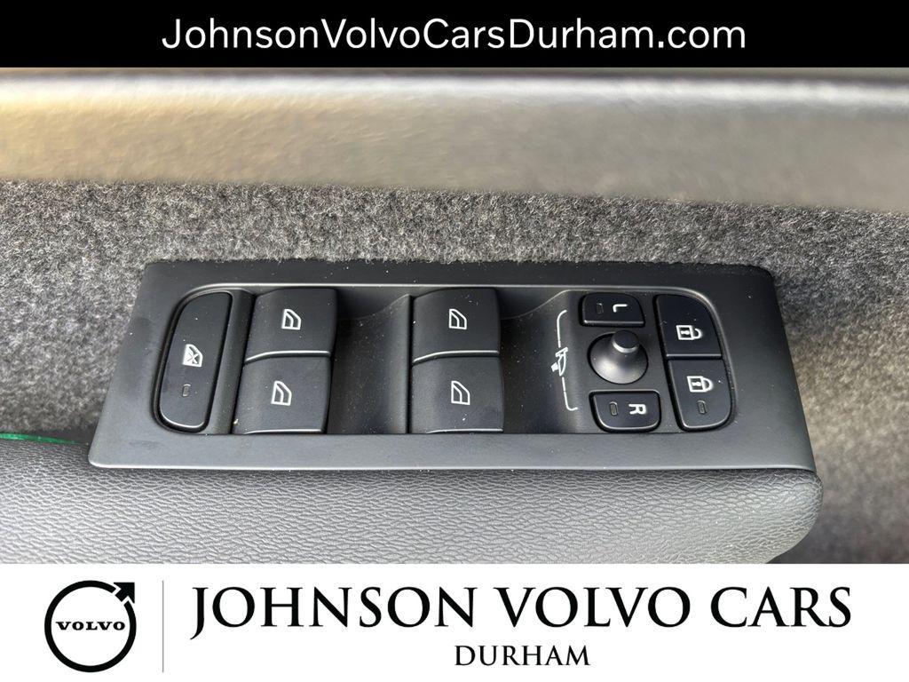 new 2025 Volvo XC40 car, priced at $34,984