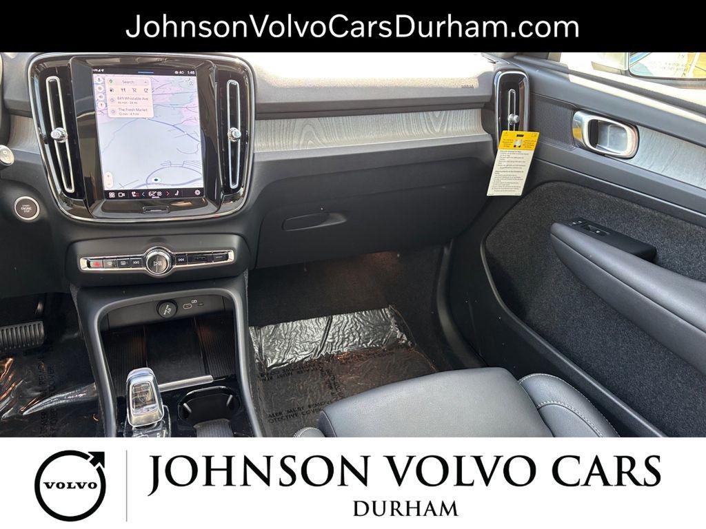 new 2025 Volvo XC40 car, priced at $34,984