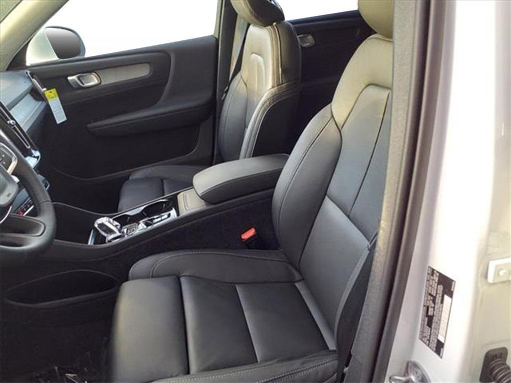 new 2025 Volvo XC40 car, priced at $34,984