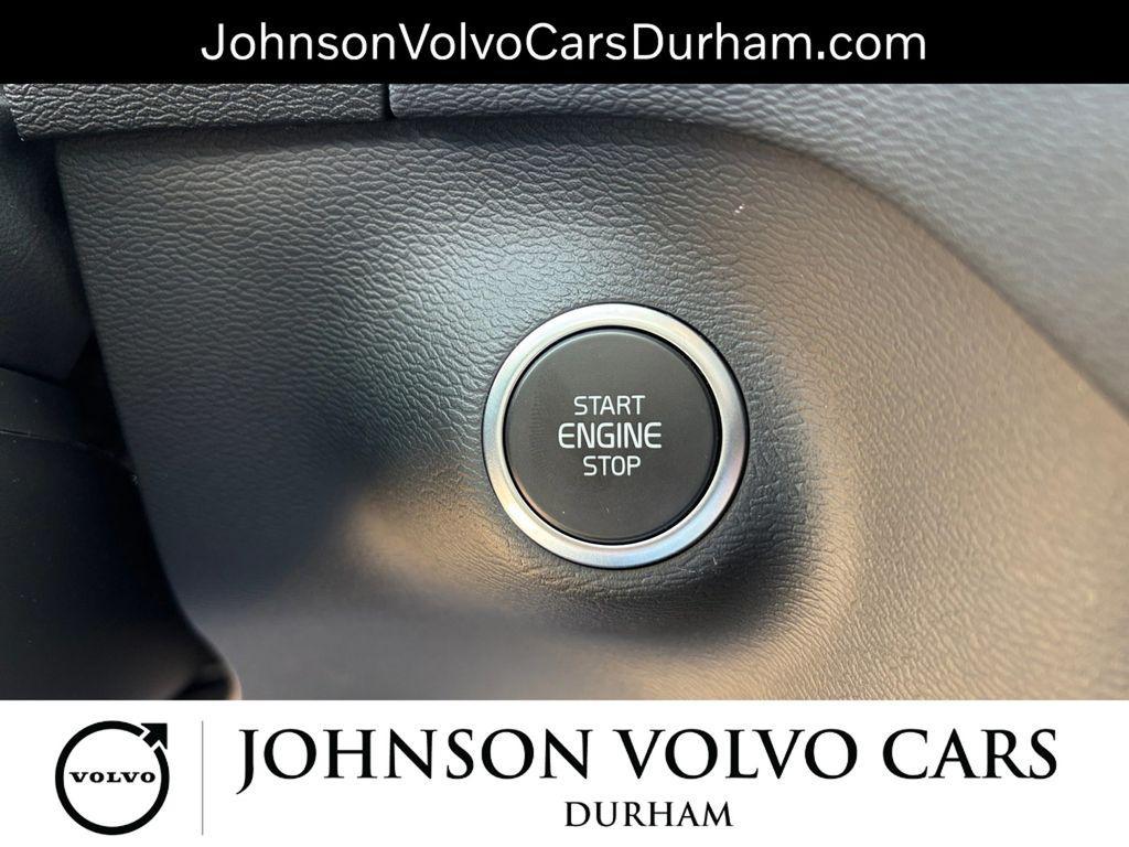 new 2025 Volvo XC40 car, priced at $34,984