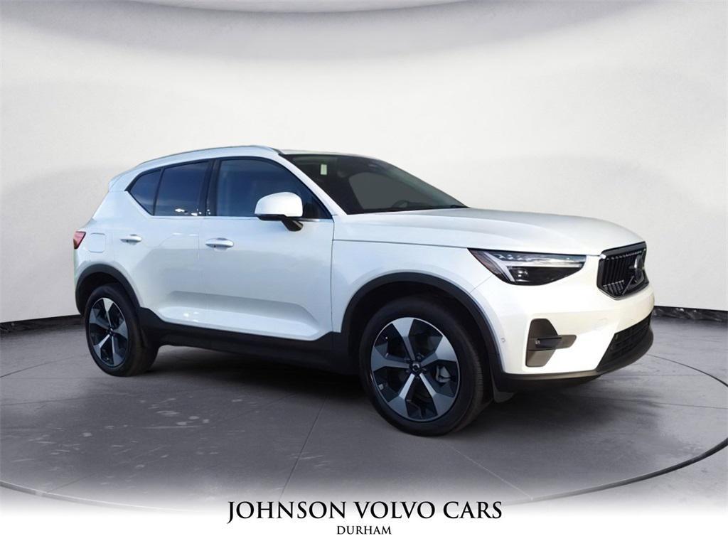 new 2025 Volvo XC40 car, priced at $34,984