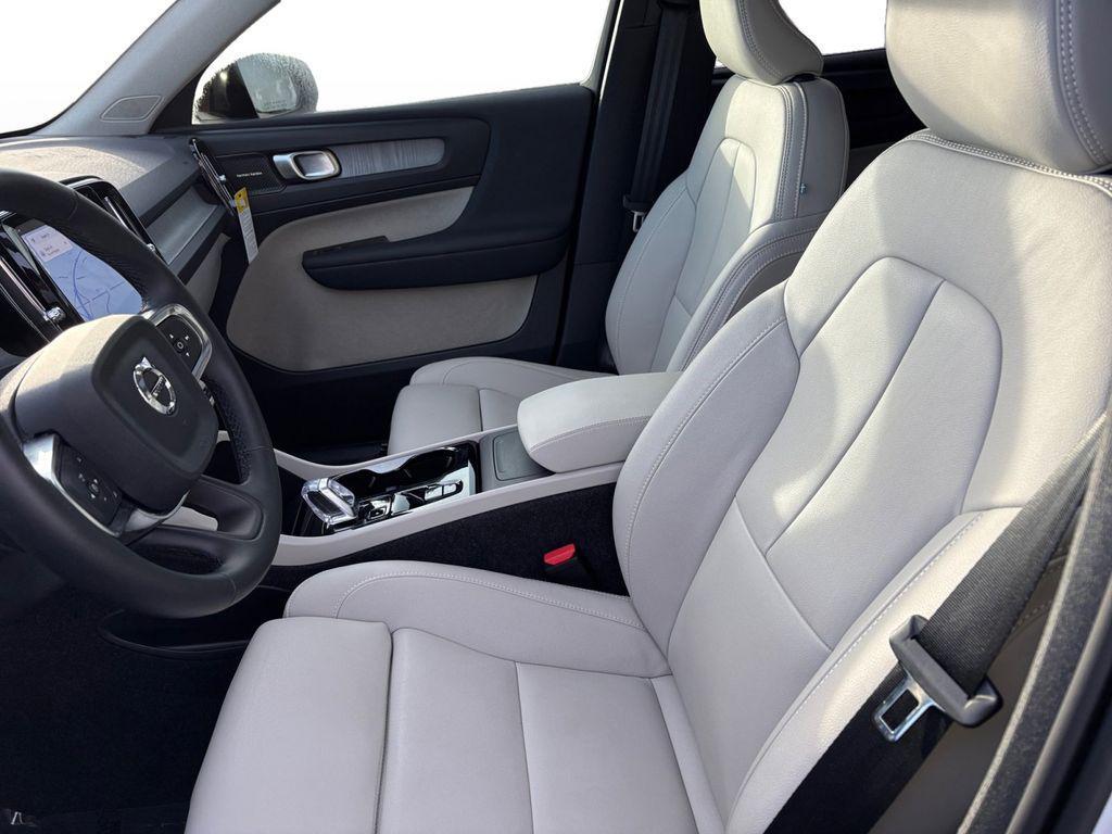 new 2025 Volvo XC40 car, priced at $51,565