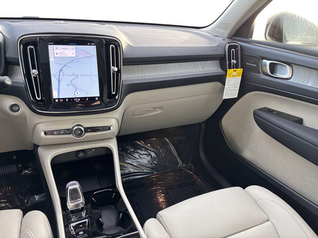 new 2025 Volvo XC40 car, priced at $51,565