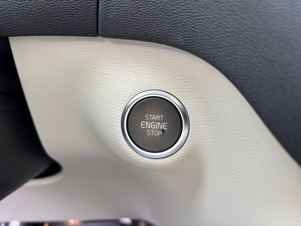 new 2025 Volvo XC40 car, priced at $51,565