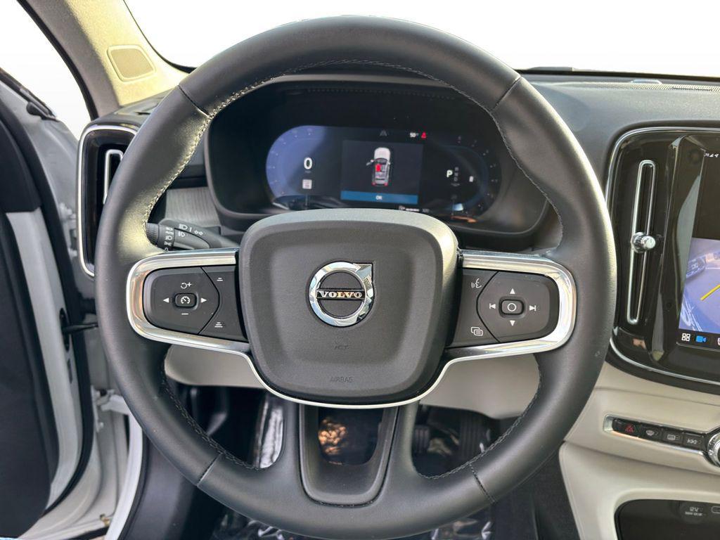 new 2025 Volvo XC40 car, priced at $51,565