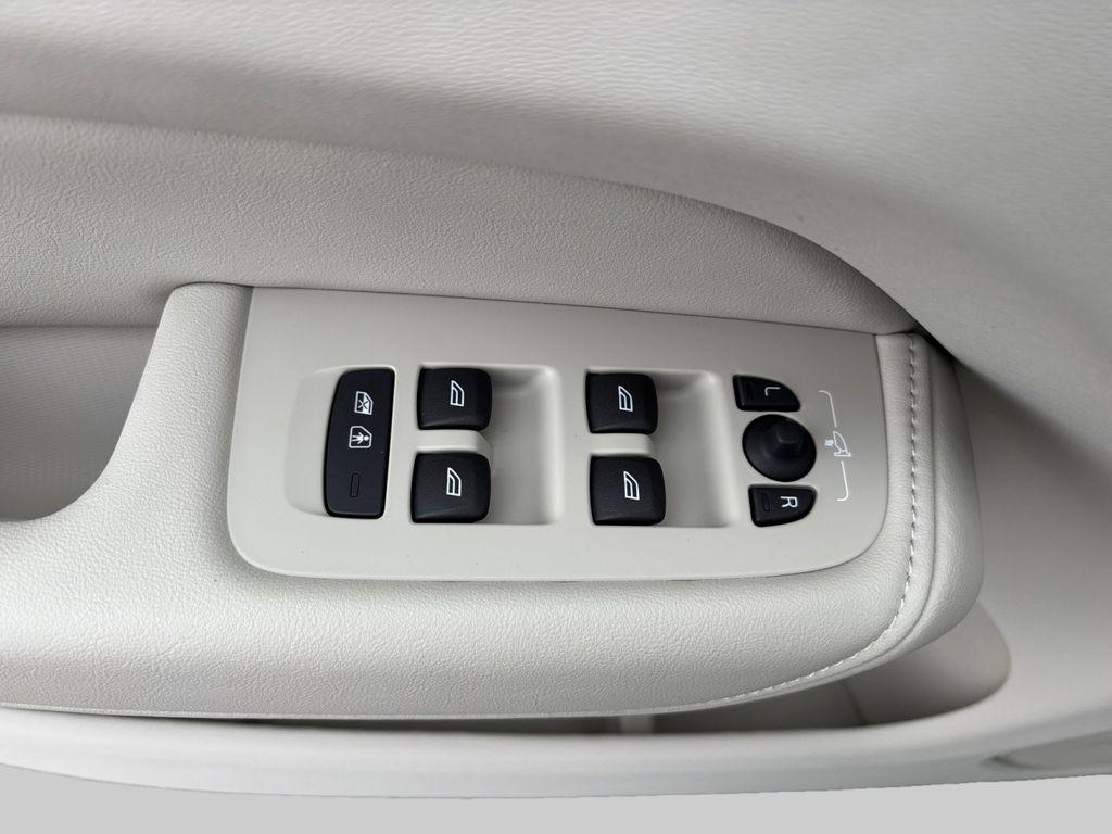 new 2026 Volvo XC60 Plug-In Hybrid car, priced at $73,235