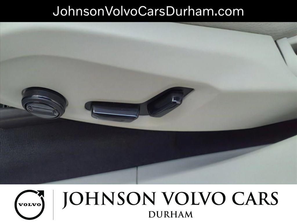 new 2025 Volvo XC90 car, priced at $49,984