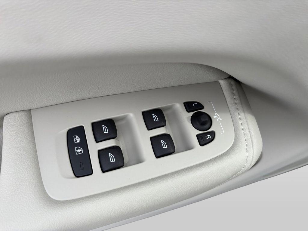 new 2026 Volvo XC60 car, priced at $61,935