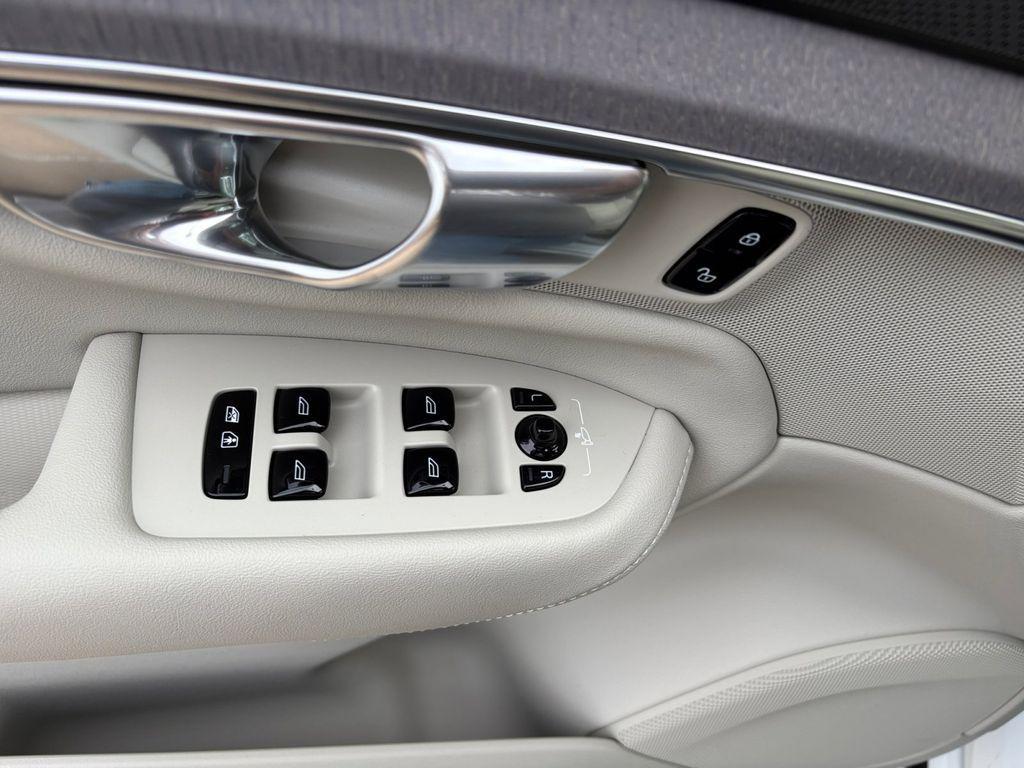 new 2026 Volvo XC90 Plug-In Hybrid car, priced at $83,625