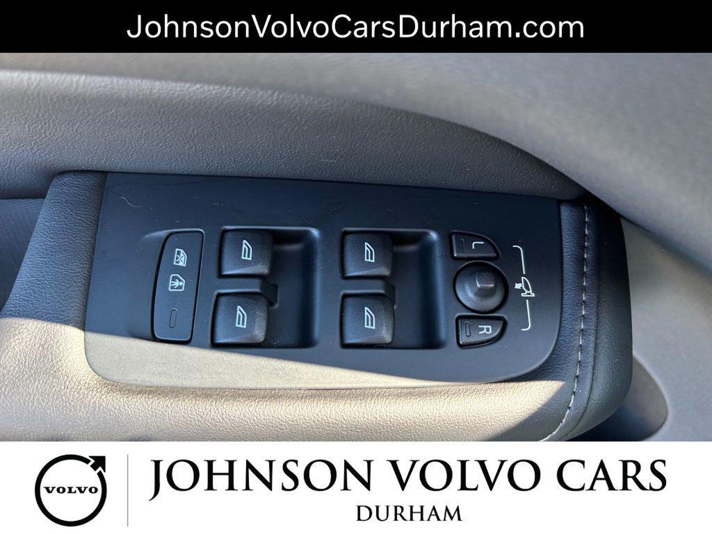 used 2022 Volvo XC60 car, priced at $29,944