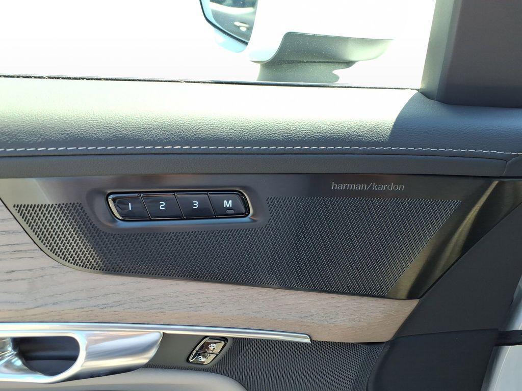 new 2026 Volvo XC90 Plug-In Hybrid car, priced at $79,375