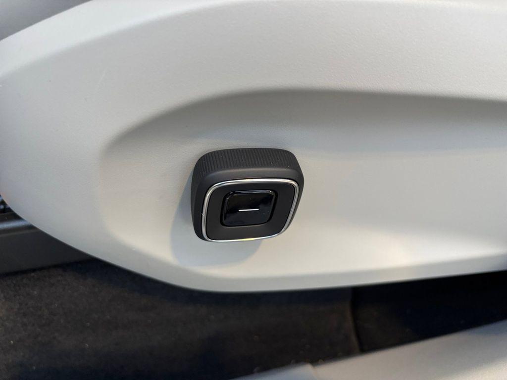 new 2025 Volvo EX90 car, priced at $81,025