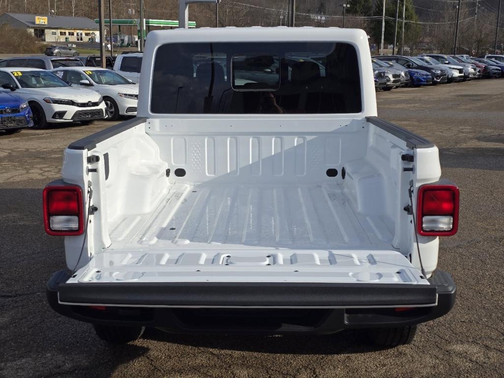 new 2026 Jeep Gladiator car, priced at $46,980